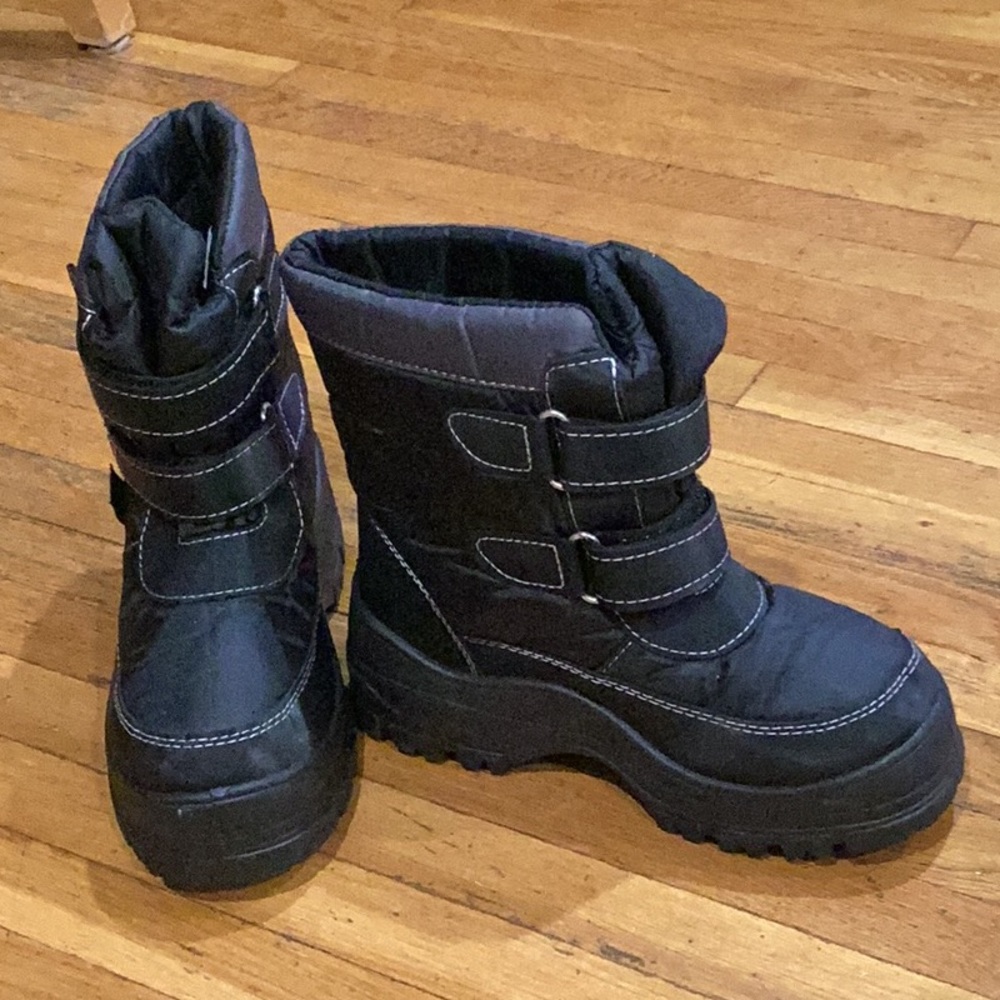 Snow boots